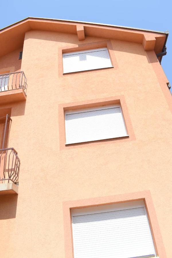 Apartments Holiday Vranje Eksteriør bilde